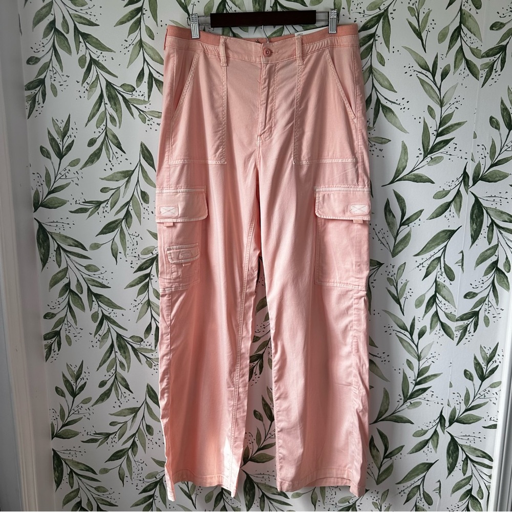 American Eagle Super High Rise Baggy Wide-Leg Cargo Pants. Peach. 12. NWT *flaw* - Picture 2 of 13
